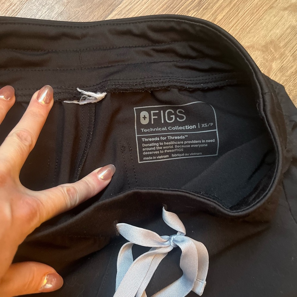 Figs Black Jogger Scrub pants - Picture 2 of 5